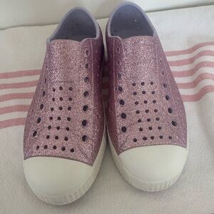 Native Jefferson Bling Glitter Slip-On Sneakers in Violet